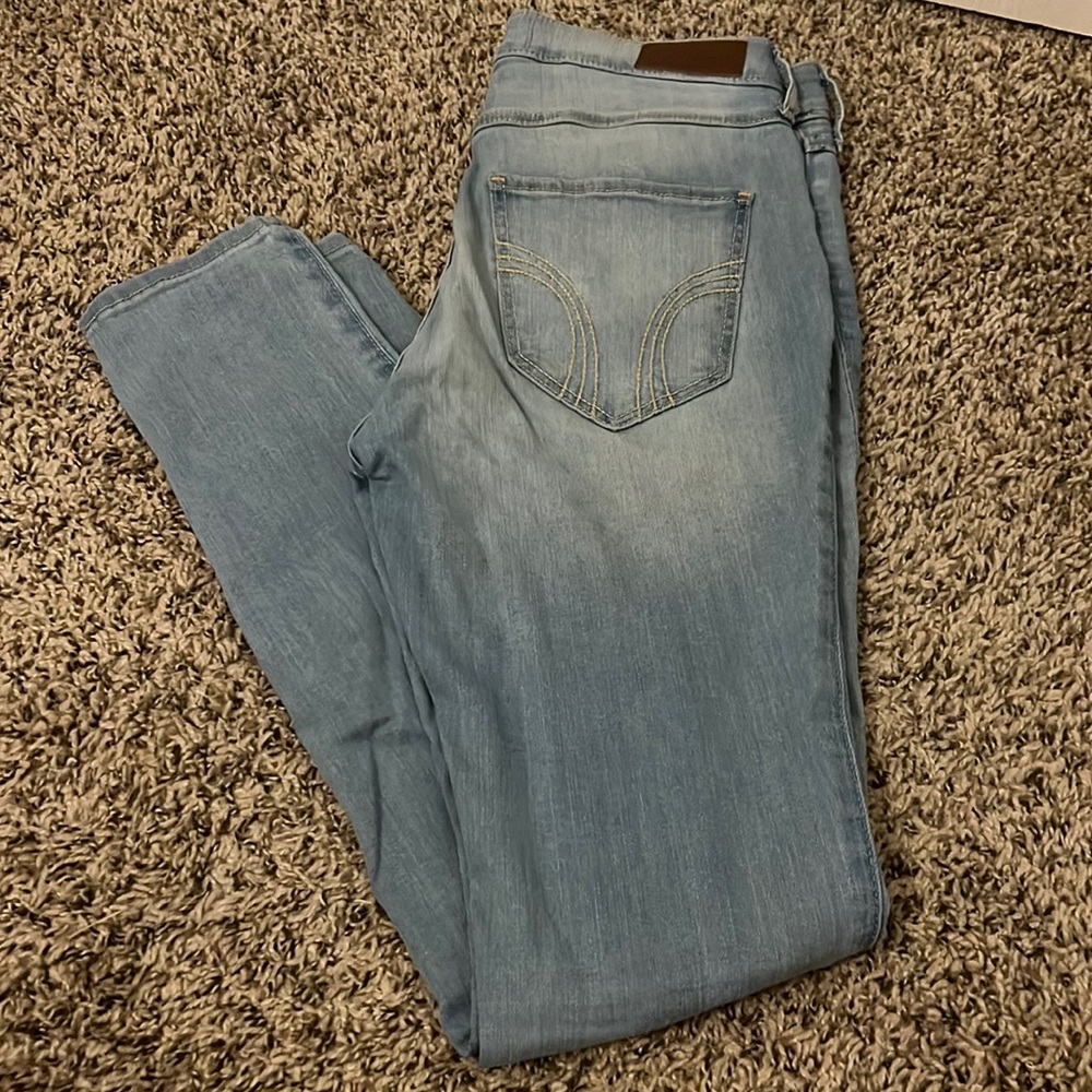 HOLLISTER LIGHT WASH HIGH RISE SKINNY JEANS SIZE 3 (SHORT)